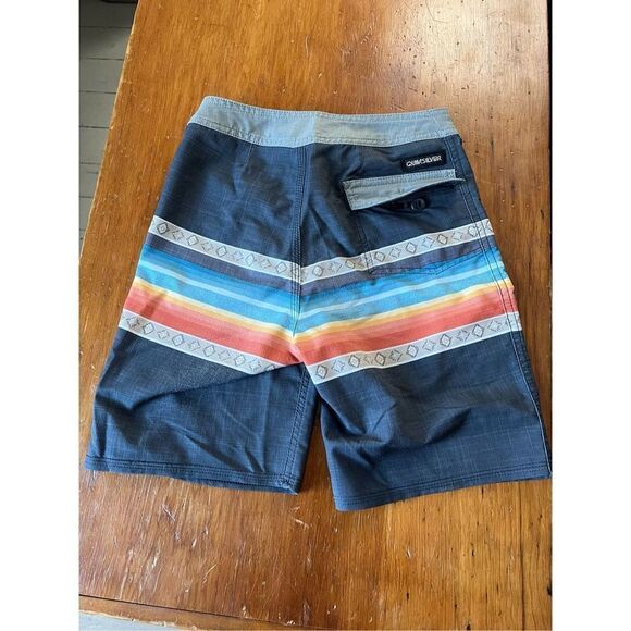 Quiksilver boys gray and rainbow boy’s board shorts 23/7 - Picture 2 of 3